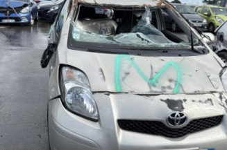 Custode avant gauche (porte) TOYOTA YARIS 2