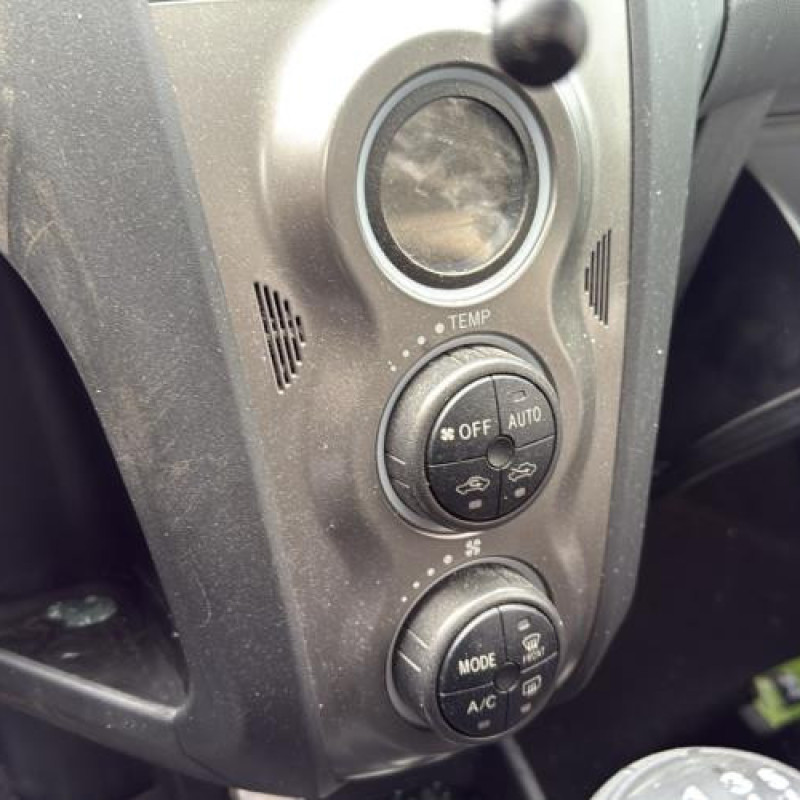 Custode avant gauche (porte) TOYOTA YARIS 2 Photo n°16