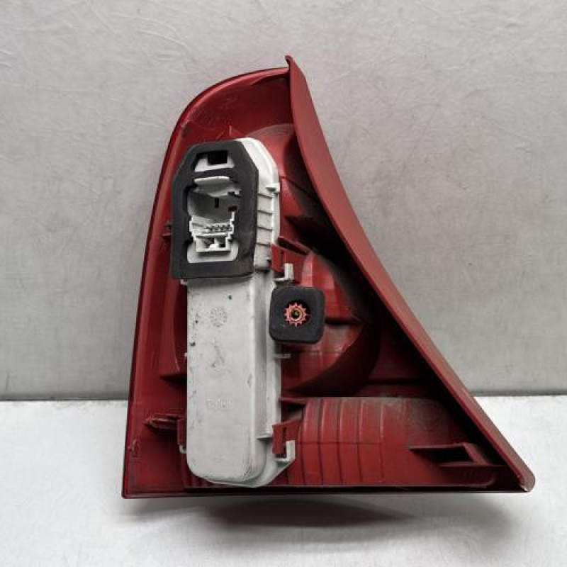 Feu arriere principal droit (feux) RENAULT CLIO 2 Photo n°2