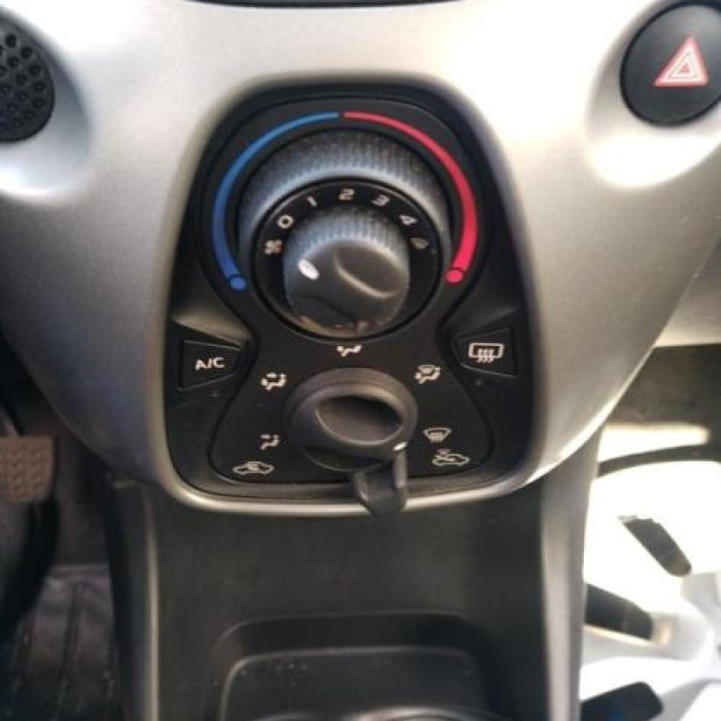 Pare boue arriere droit CITROEN C1 2 Photo n°9