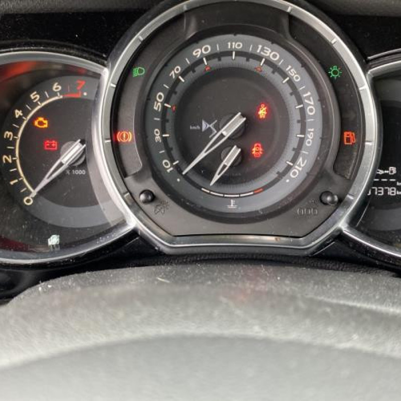 Malle/Hayon arriere DS DS3 Photo n°19