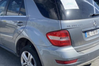 Pare boue arriere gauche MERCEDES CLASSE M 164