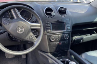 Pare boue arriere gauche MERCEDES CLASSE M 164