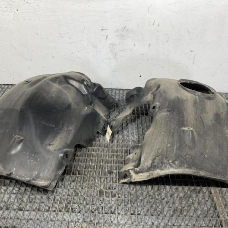 Pare boue avant gauche RENAULT MEGANE 2 Photo n°2