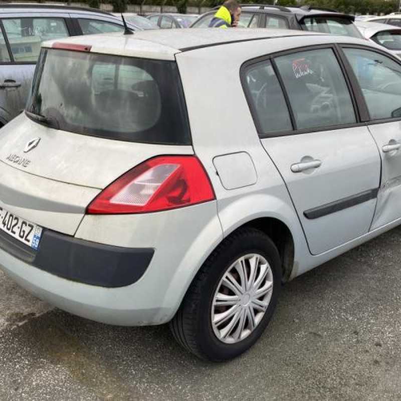 Pare boue avant gauche RENAULT MEGANE 2 Photo n°5