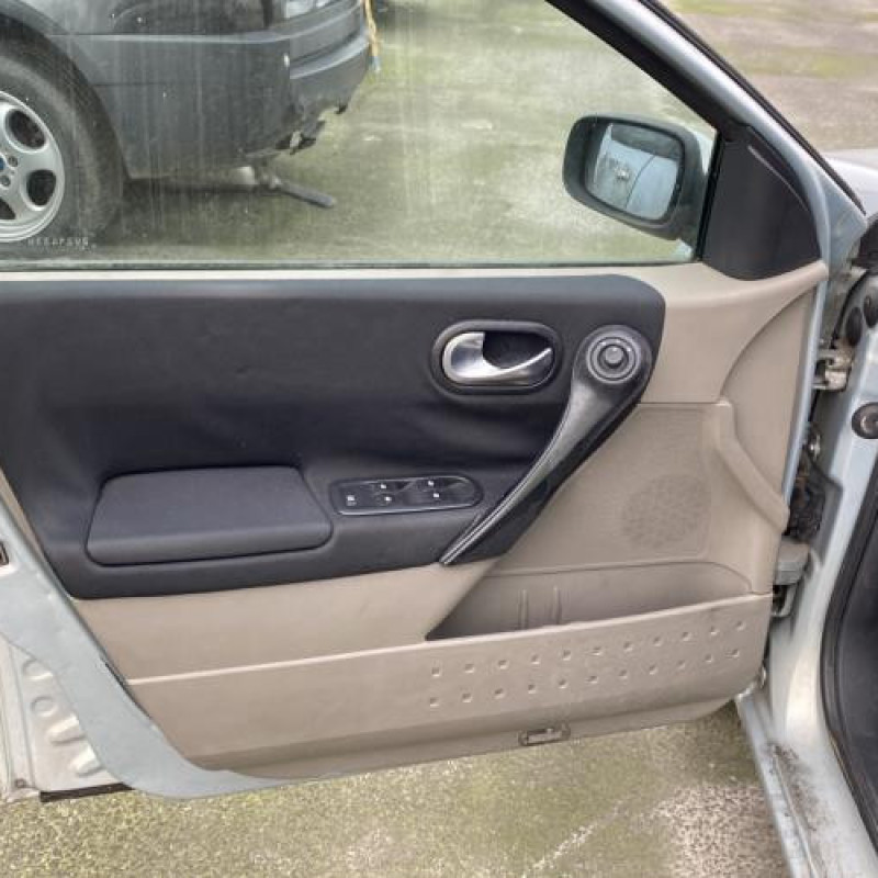 Pare boue avant gauche RENAULT MEGANE 2 Photo n°11