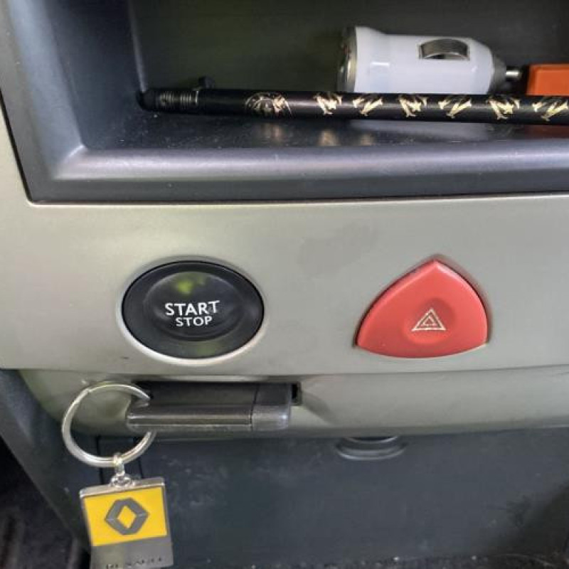 Pare boue avant gauche RENAULT MEGANE 2 Photo n°20