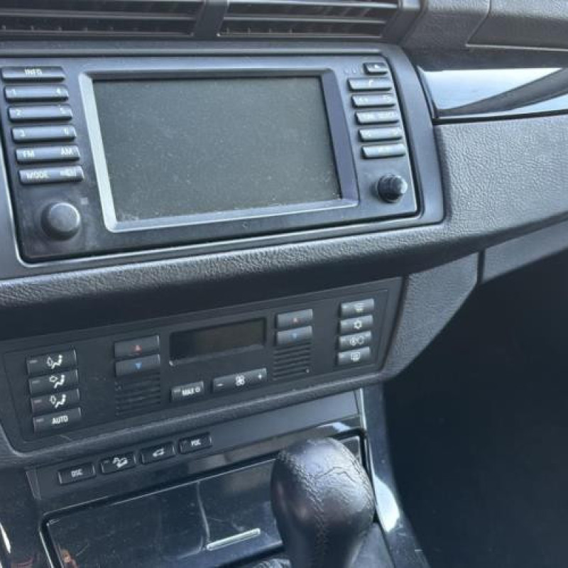 Pare boue avant gauche BMW X5 E53 Photo n°19