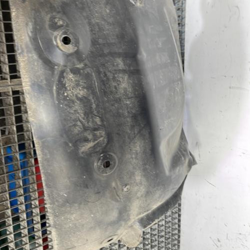 Pare boue avant gauche RENAULT MEGANE 2 Photo n°4