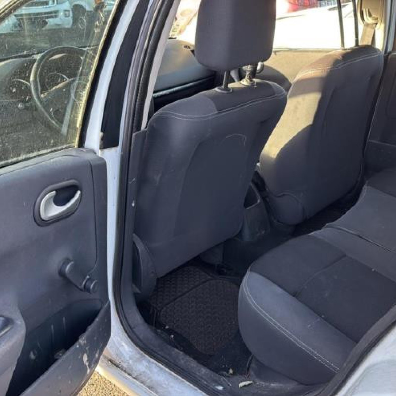 Pare boue avant gauche RENAULT MEGANE 2 Photo n°9