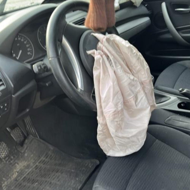 Compresseur clim BMW SERIE 1 E87 Photo n°1