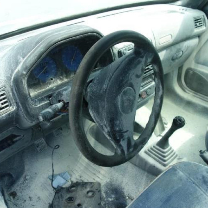Porte avant droit PEUGEOT 106 Photo n°10