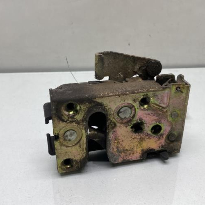 Serrure arriere gauche PEUGEOT 405 Photo n°1