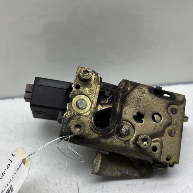 Serrure arriere droit PEUGEOT 405 Photo n°4