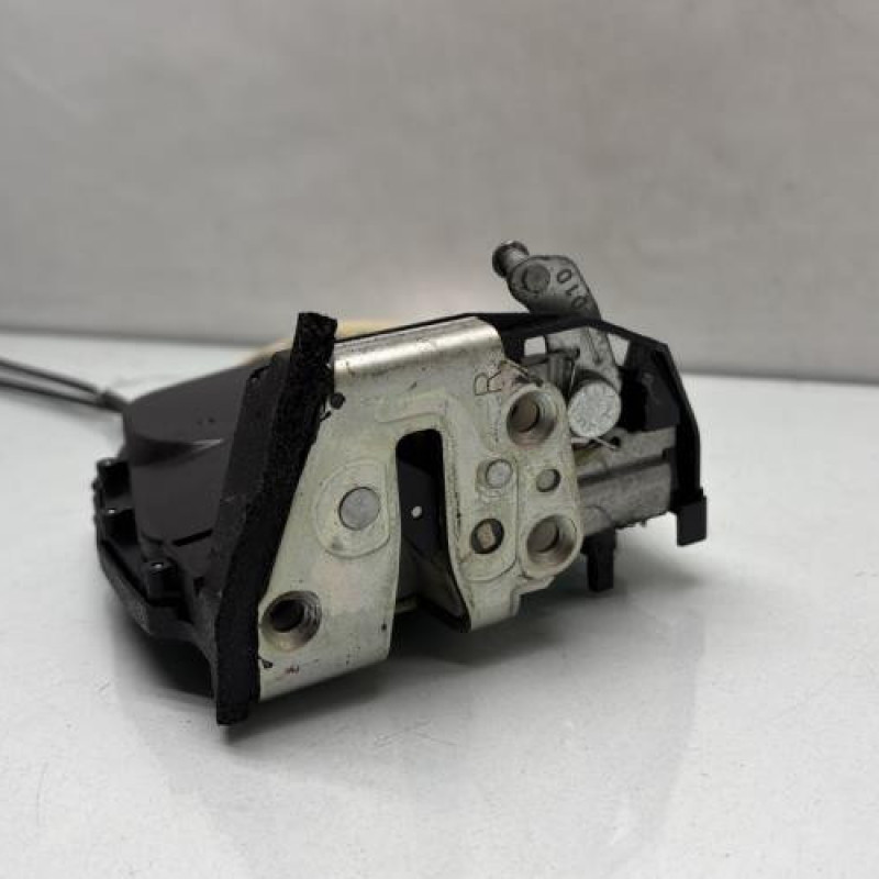 Serrure arriere droit SUZUKI SWIFT 3 Photo n°1
