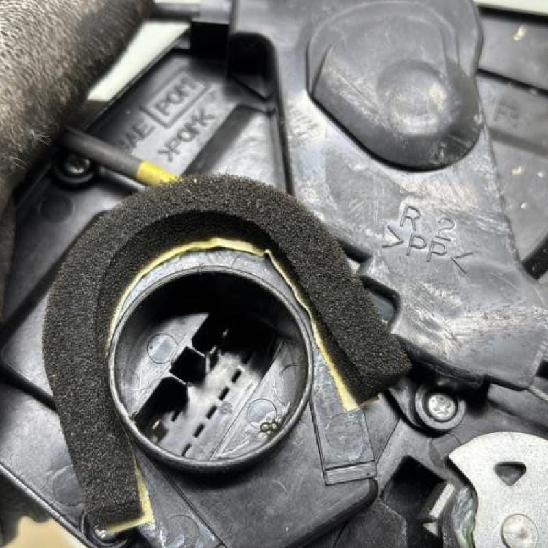 Serrure arriere droit SUZUKI SWIFT 3 Photo n°5
