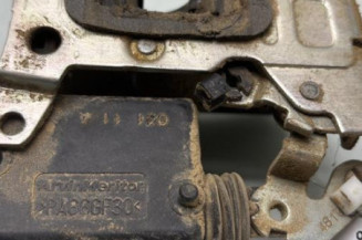 Serrure arriere gauche DACIA DUSTER 1