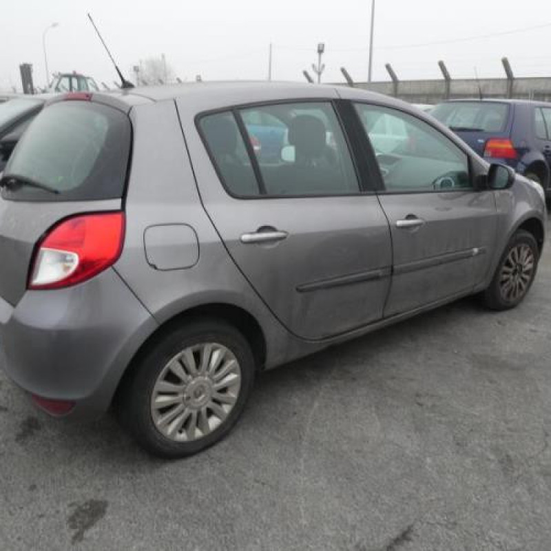 Capot RENAULT CLIO 3 Photo n°7