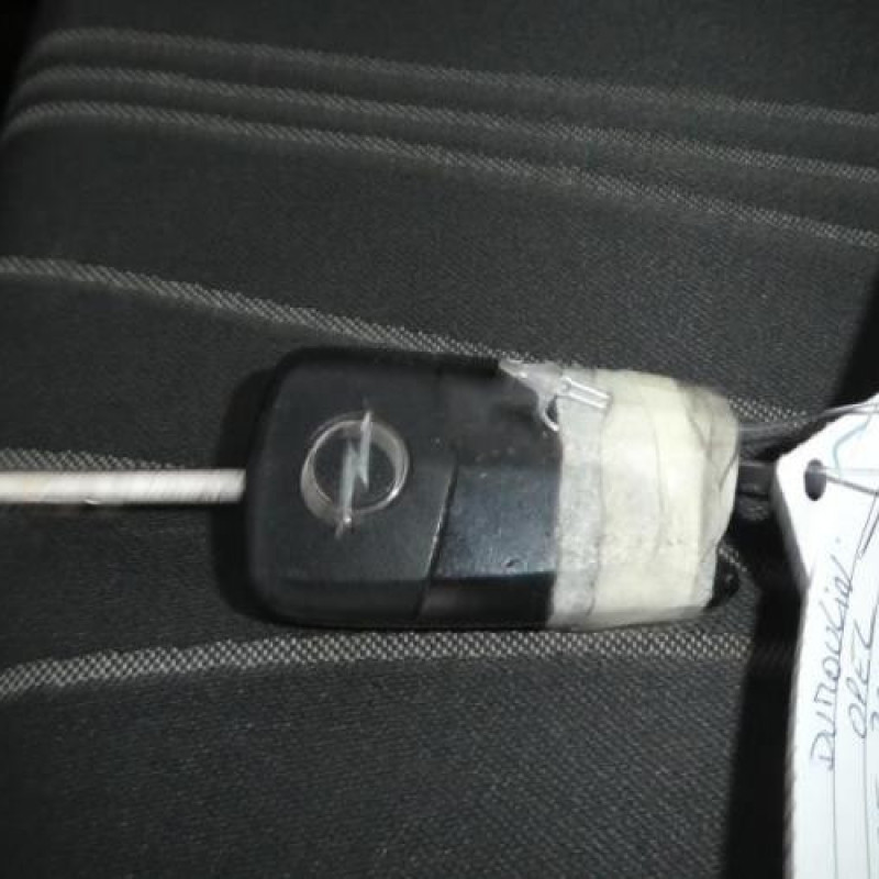 Porte avant gauche OPEL CORSA D Photo n°10