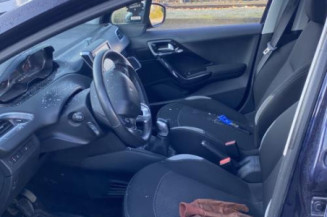 Attache ceinture avant droit PEUGEOT 208 1 Photo n°1