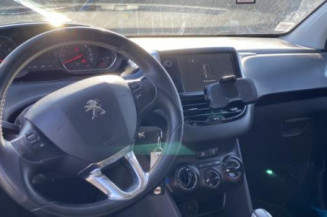 Vitre avant gauche PEUGEOT 208 1