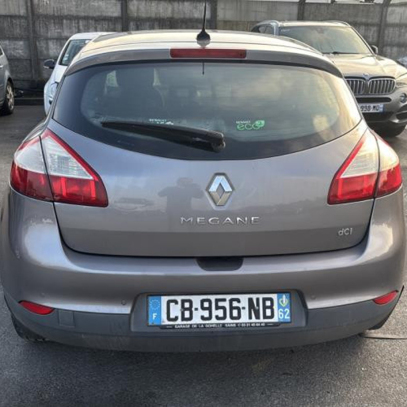 Pare choc avant RENAULT MEGANE 3 Photo n°11