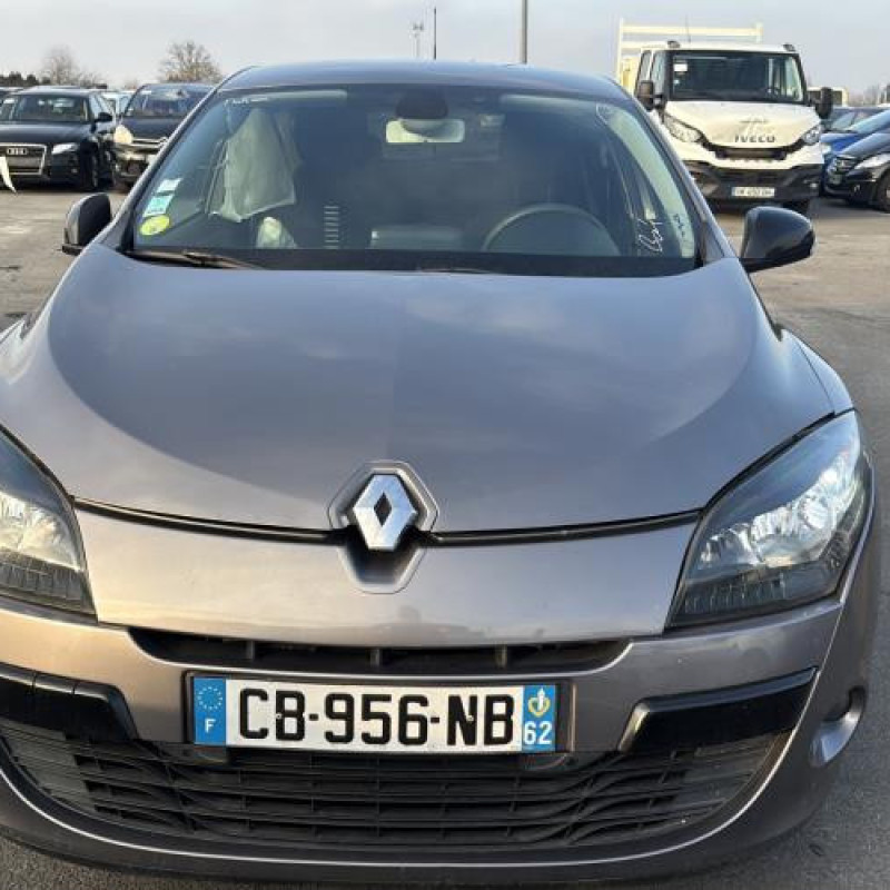 Pare choc avant RENAULT MEGANE 3 Photo n°14
