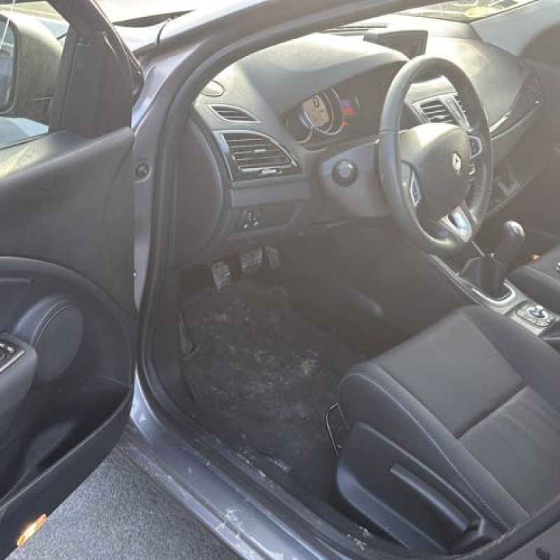 Pare choc avant RENAULT MEGANE 3 Photo n°15