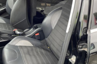 Pare boue arriere droit PEUGEOT 2008 1