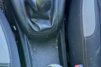 Pare boue arriere droit PEUGEOT 208 1