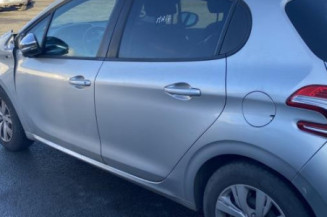 Pare boue arriere gauche PEUGEOT 208 1