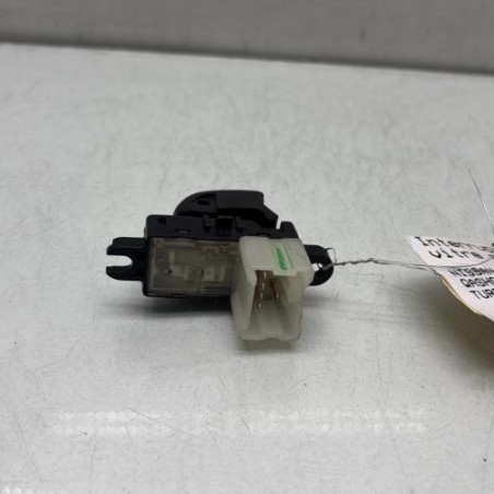 Interrupteur de leve vitre arriere droit NISSAN QASHQAI 2