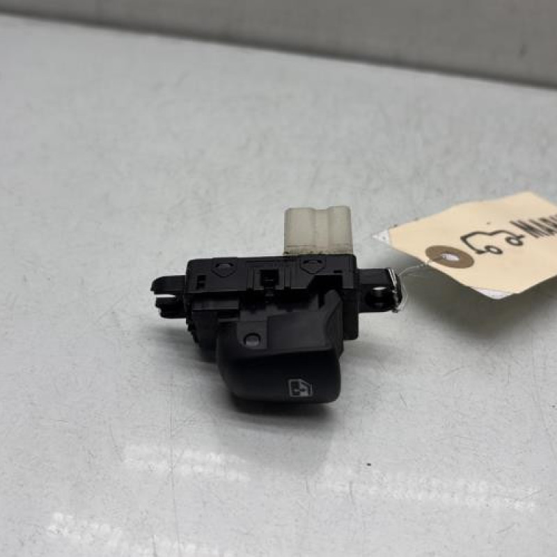 Interrupteur de leve vitre arriere gauche NISSAN QASHQAI 2 Photo n°1