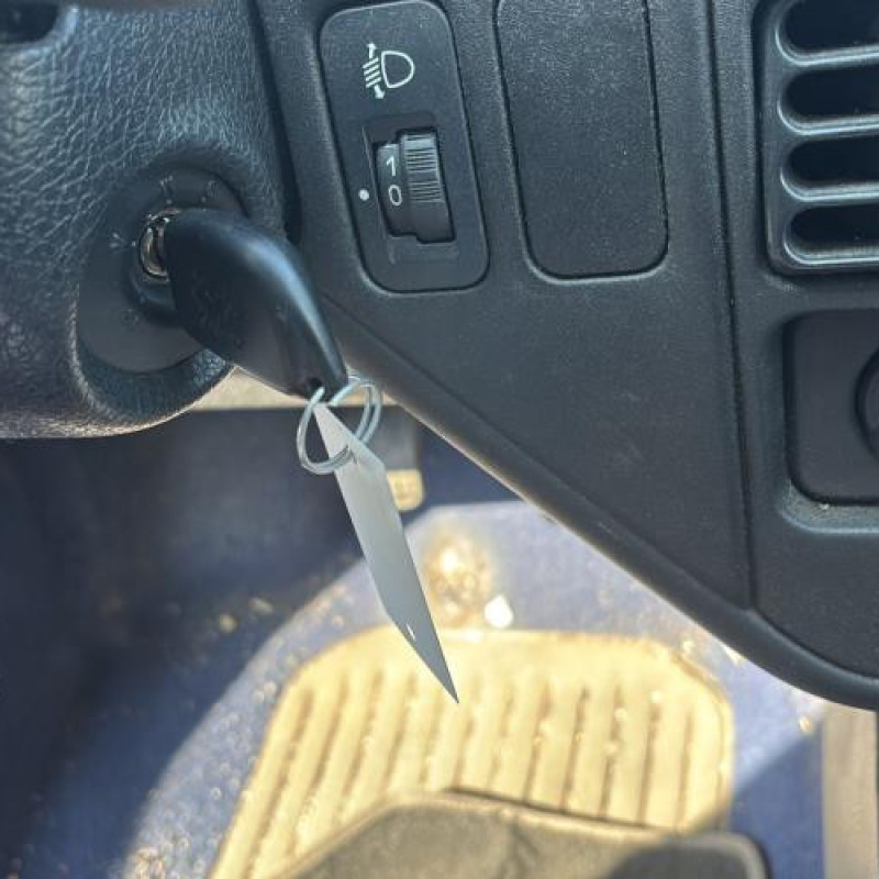 Bouton de warning PEUGEOT 106 Photo n°19
