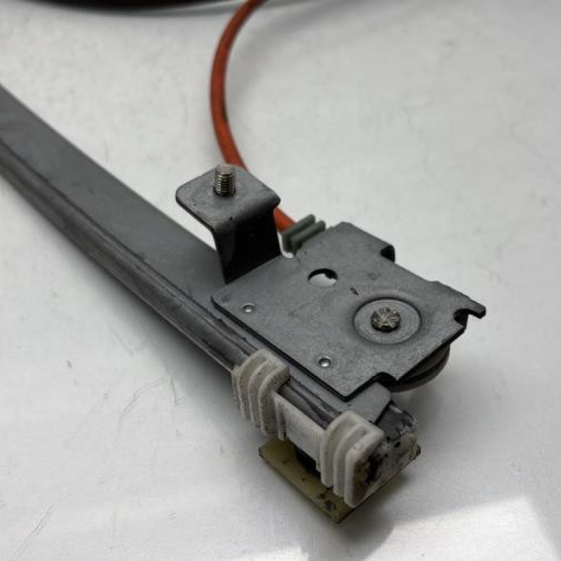 Leve vitre electrique avant droit PEUGEOT 106 Photo n°2