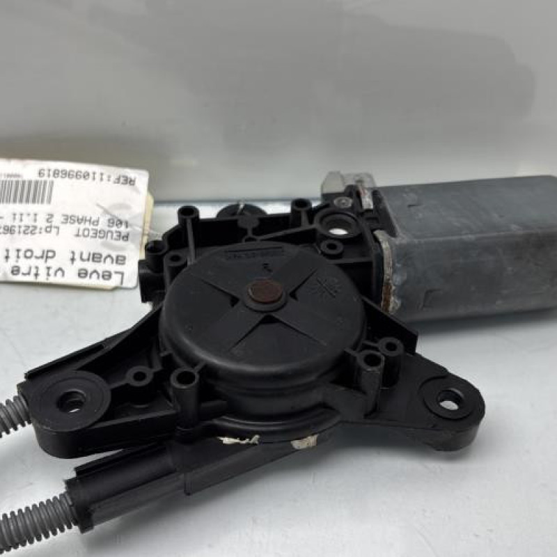 Leve vitre electrique avant droit PEUGEOT 106 Photo n°4