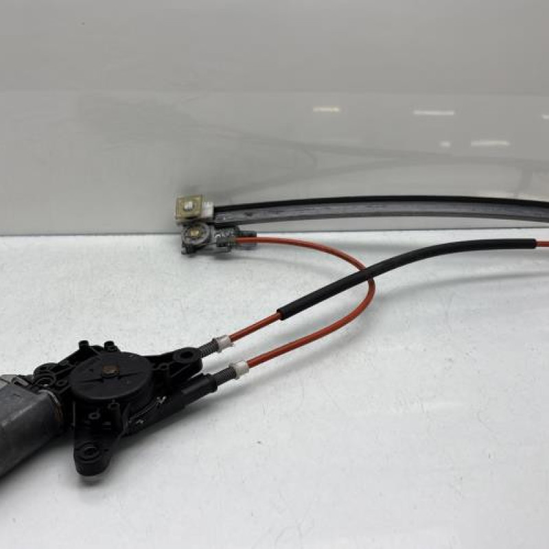 Leve vitre electrique avant gauche PEUGEOT 106 Photo n°6