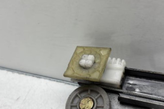 Leve vitre electrique avant gauche PEUGEOT 106