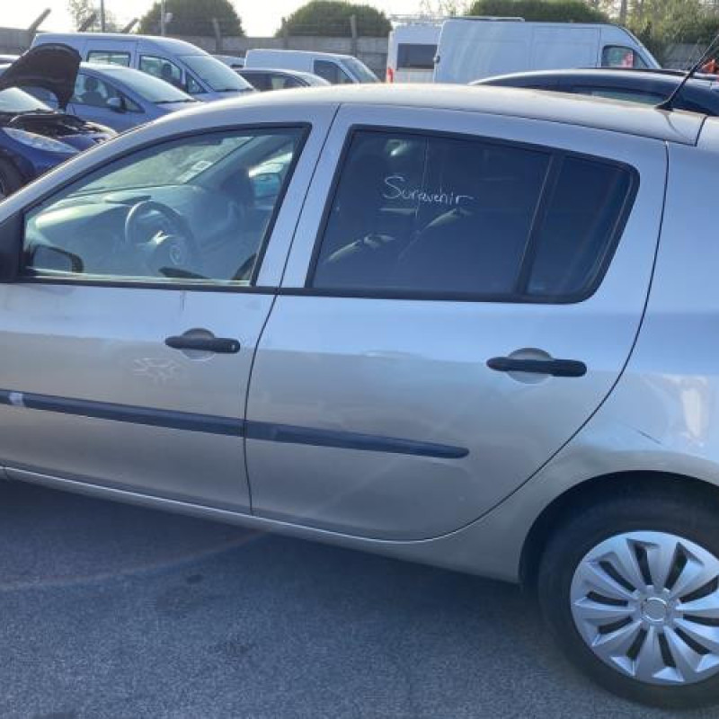 Aile avant droit RENAULT CLIO 3 Photo n°12