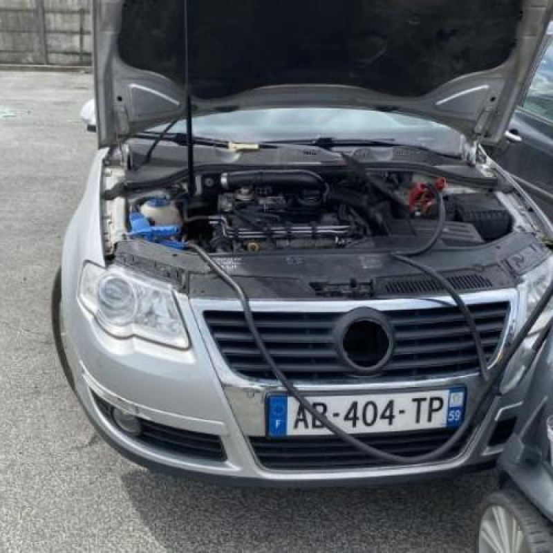 Pare boue avant droit VOLKSWAGEN PASSAT 5 Photo n°6
