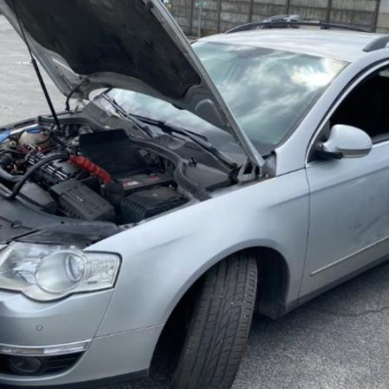 Pare boue avant droit VOLKSWAGEN PASSAT 5 Photo n°9