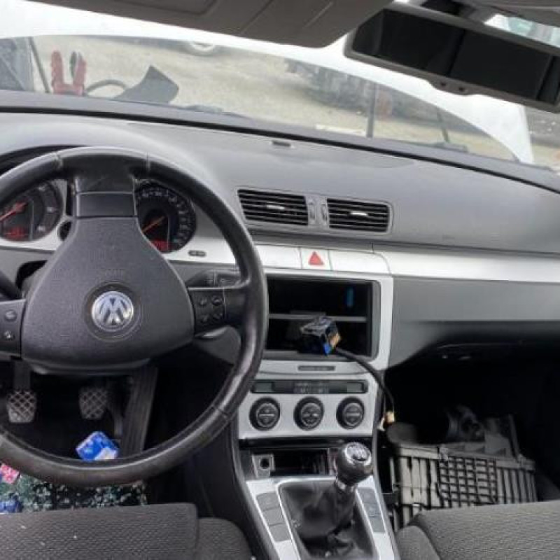 Pare boue avant droit VOLKSWAGEN PASSAT 5 Photo n°16