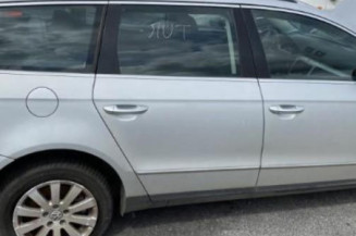Pare boue avant droit VOLKSWAGEN PASSAT 5