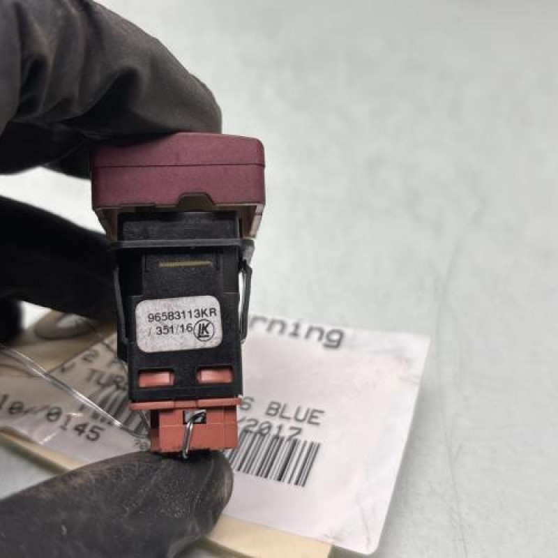 Bouton de warning PEUGEOT PARTNER 2 Photo n°4