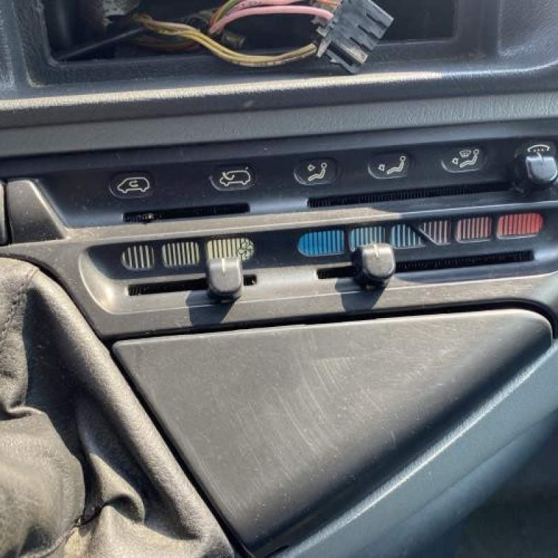 Bouton de warning PEUGEOT EXPERT 1 Photo n°18