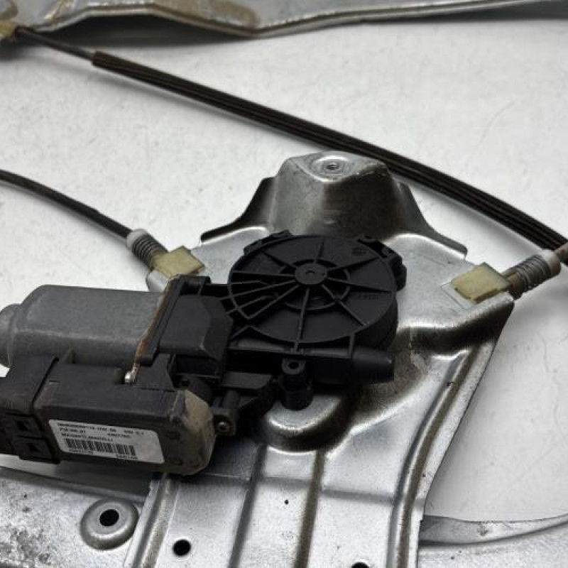 Leve vitre electrique avant gauche RENAULT CLIO 3 Photo n°4