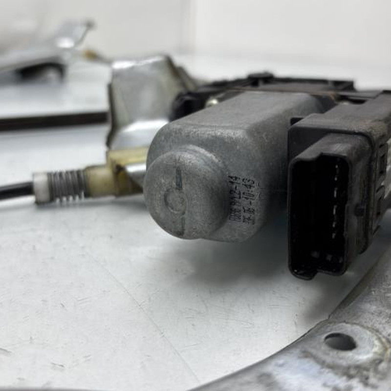 Leve vitre electrique avant gauche RENAULT CLIO 3 Photo n°5