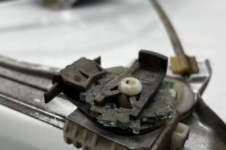 Leve vitre electrique avant gauche RENAULT CLIO 3