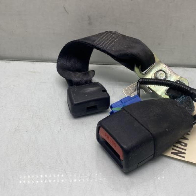 Attache ceinture arriere droit TOYOTA YARIS 3 Photo n°1