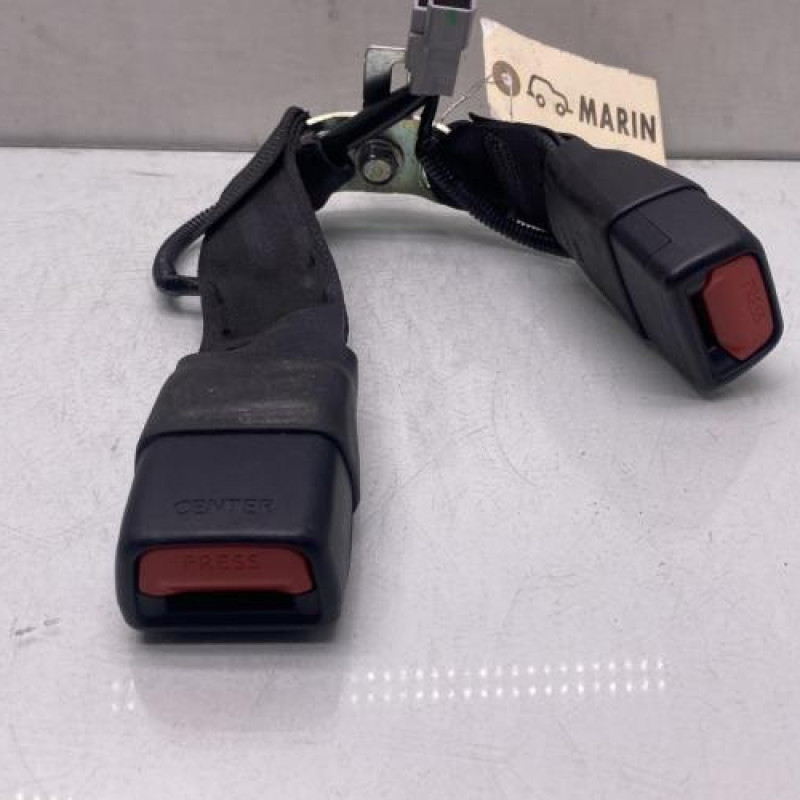 Attache ceinture arriere gauche TOYOTA YARIS 3 Photo n°2